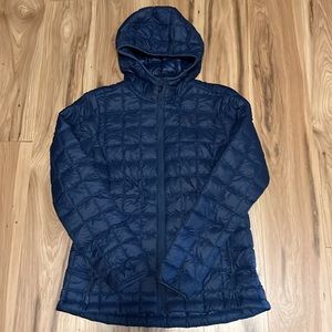 Women’s North Face hooded puffer jacket